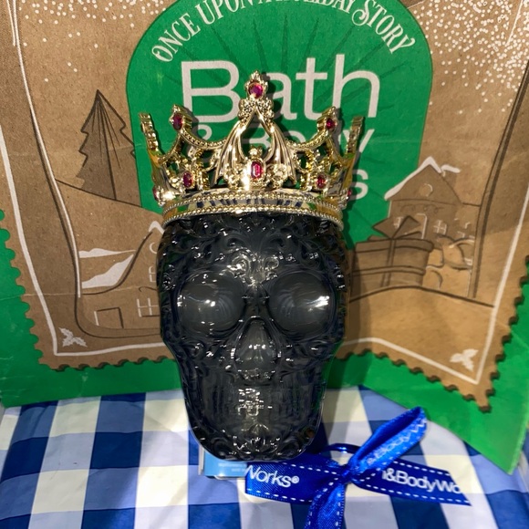BATH AND BODY WORKS SPOOKY SKULL KING NIGHTLIGHT WALLFLOWER PLUG - Picture 1 of 7